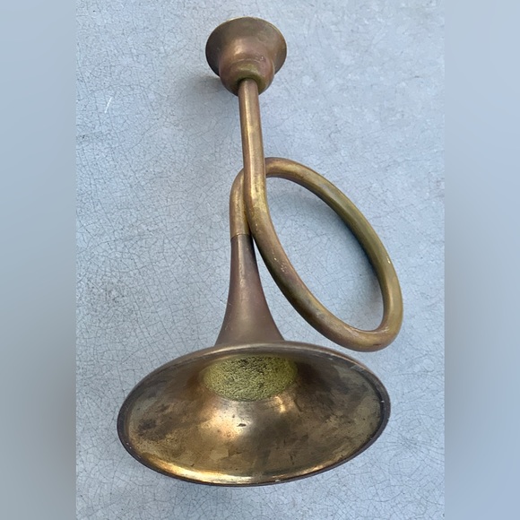 Vintage Mid Century Antique Solid Brass Bronze Figural Bugle Horn Candlestick - Picture 3 of 16